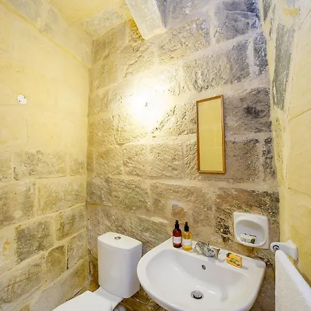Dar Guz * Għarb